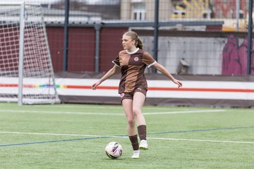 Bild 417 - wBJ FC St. Pauli - Walddoerfer SV : Ergebnis: 3:4